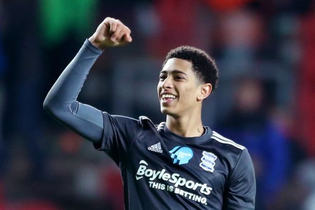 河南球迷在看台打出TIFO：United as one，we make history