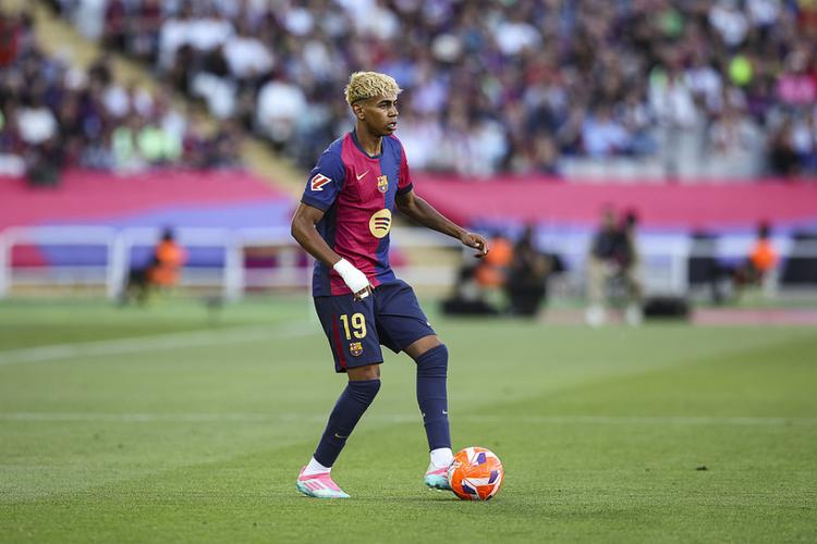 狙击蝴蝶啥时候能播到这儿，当时路透周柯宇陈妍希亲的太对味儿了