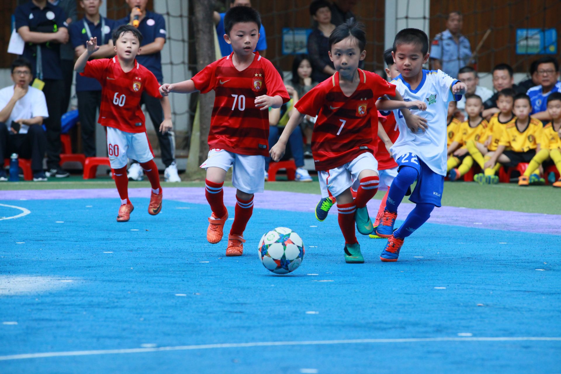 齐达内：在上海见到一个优秀的年轻人，球打得着实可以！