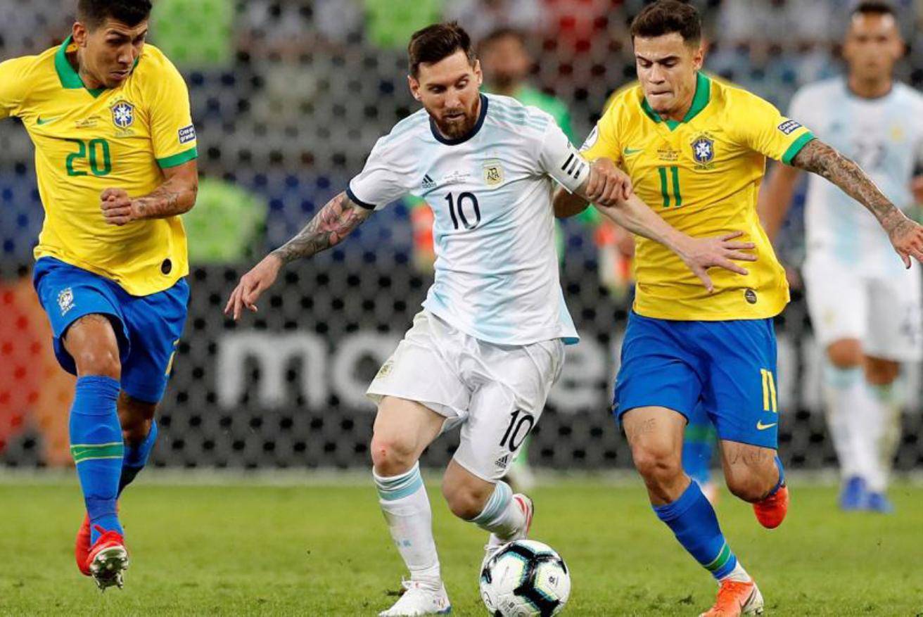 记者：因现场出现雷暴，沙特vs阿联酋比赛再次推迟，预计将取消（记者：现场雷暴致沙特对阿联酋之战再度延期，或将取消）