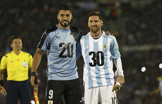 皇马电视台炮轰裁判：未给维尼点球简直是丑闻，太明目张胆了（皇马电视台怒批裁判：维尼修斯明显点球被漏判，简直就是丑闻）