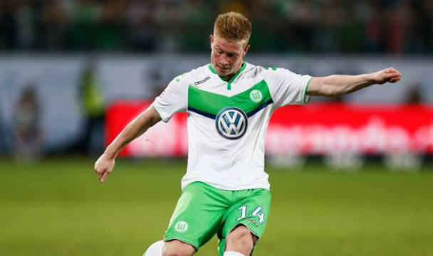 媒体人热议中足联颁奖：中超最佳教练怎能参考足协杯成绩？（中足联颁奖引媒体热议：评中超最佳教练缘何参考足协杯战绩？）