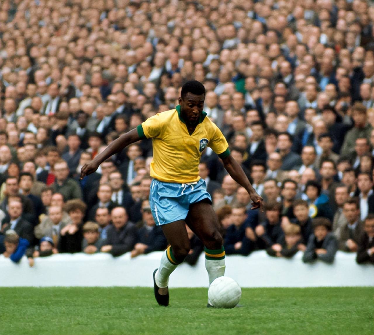 记者：河南已经向阿奇姆彭提供续约合同