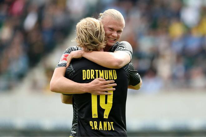 亨德森打进布伦特福德处子球后庆祝动作致敬若塔：20永恒❤️（亨德森收获布伦特福德首球，庆祝动作致敬若塔：20永不褪色）