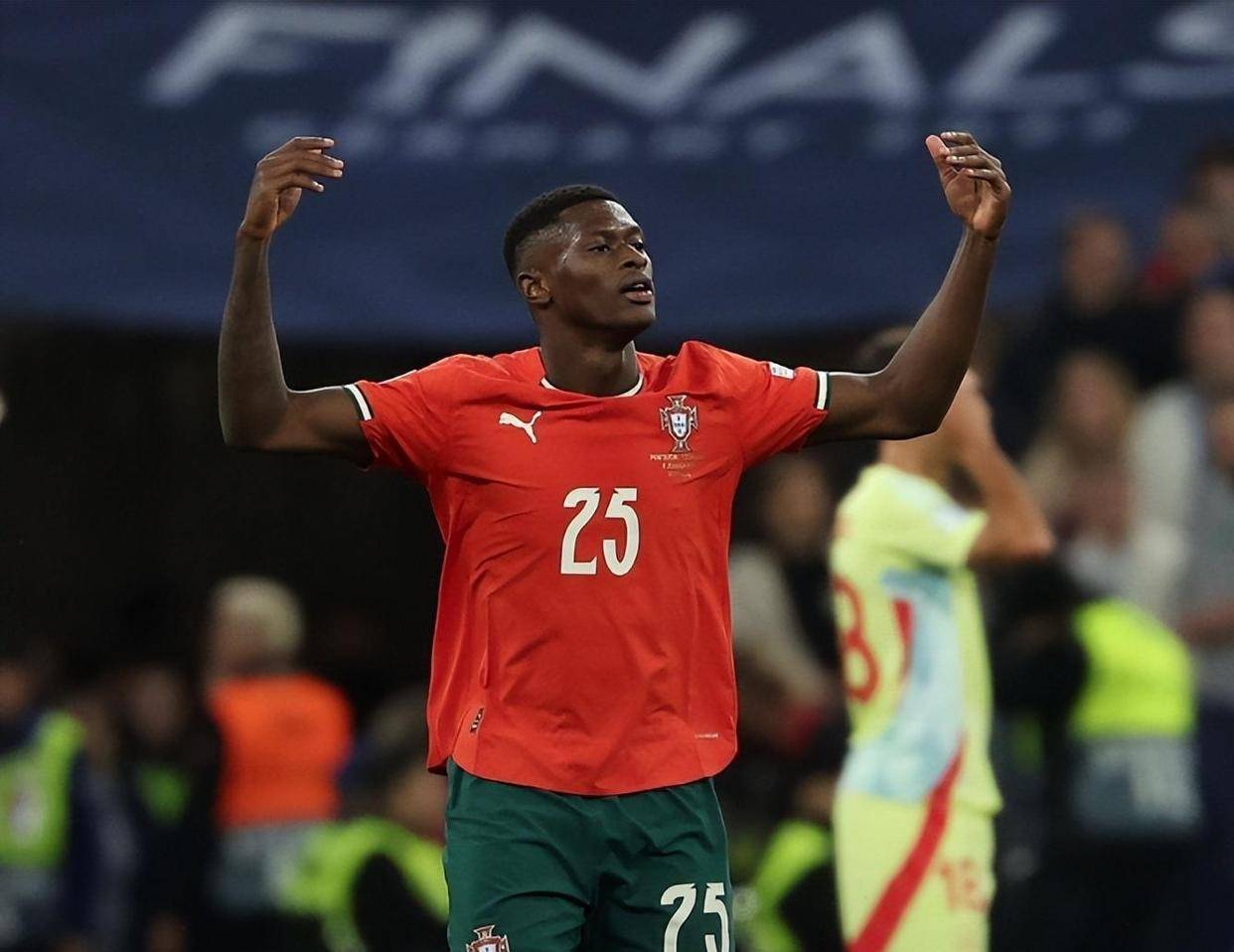 海牛1-0三镇送亚泰降级，兰克尔-泽制胜球，陈哲超进球被吹