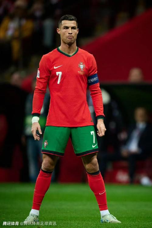 电讯报：前扑克牌手博德领导的财团获准优先竞标谢周三（电讯报：前职业扑克手博德领衔的财团获谢周三优先竞标资格）