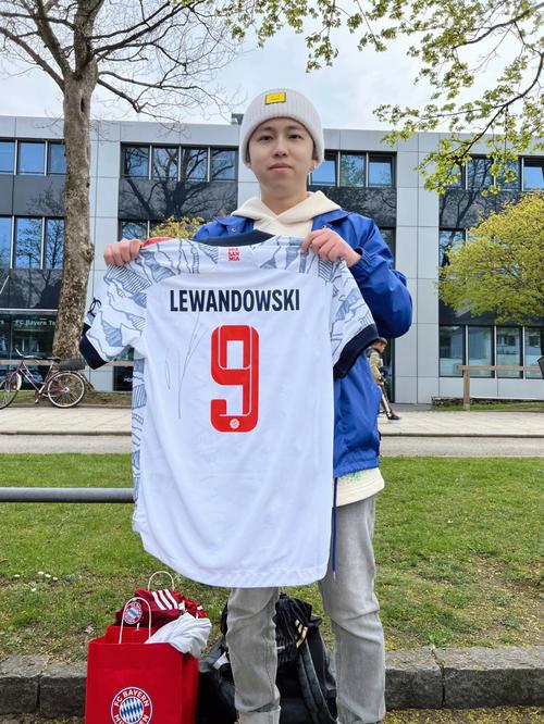 这脚传球太绝了，全队惊呆