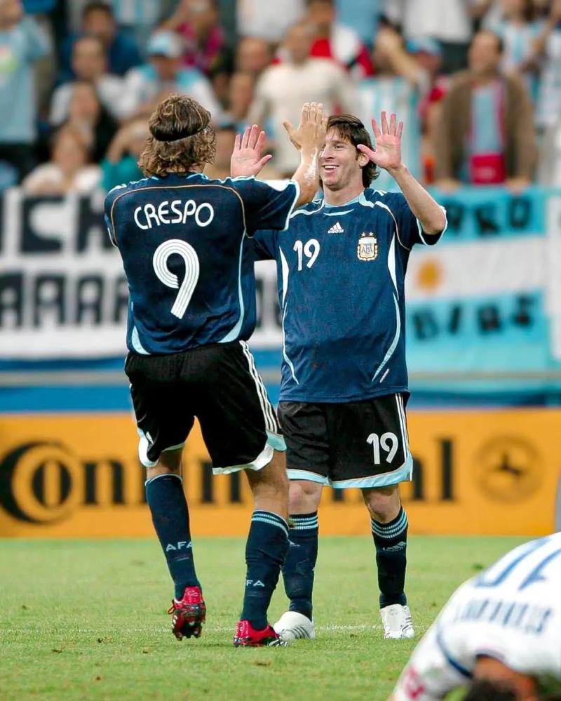 媒体人：国安本希望找邵佳一执教，新帅大概率仍是欧洲外教（媒体称：国安原计划由邵佳一执教，新主帅仍大概率来自欧洲）