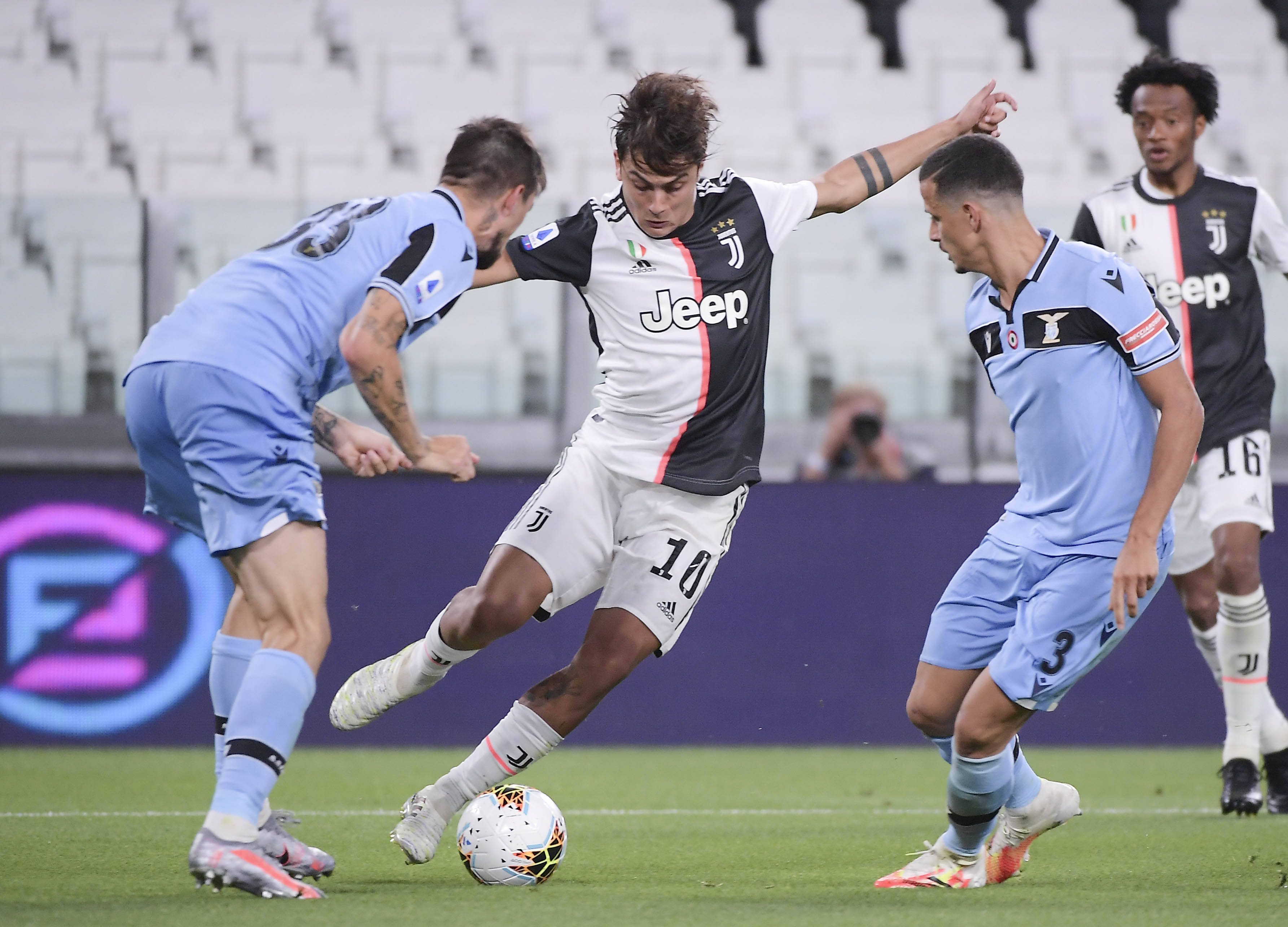 西甲官方：巴萨球迷在上周比赛有对毕包、威廉斯等的辱骂行为（西甲官方通报：巴萨球迷上周比赛中辱骂毕尔巴鄂与威廉斯等人）