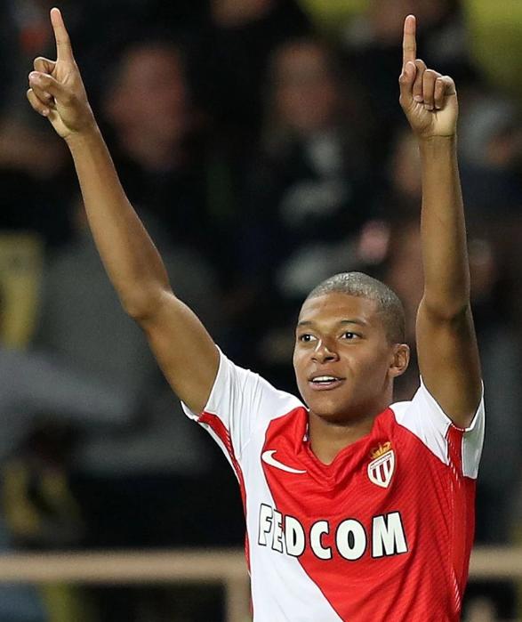 夺冠功臣！莱奥轰入21球，成鹿岛近17年来首位日职联金靴